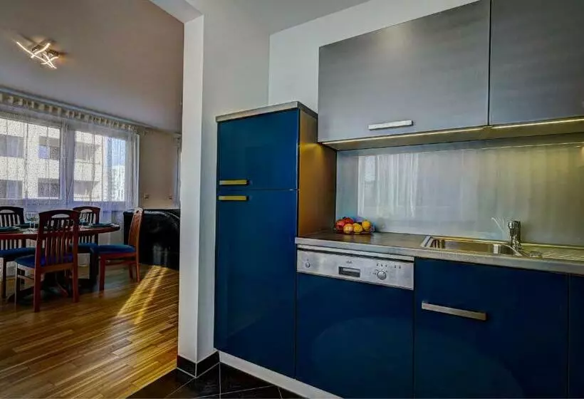 Carin Deluxe I