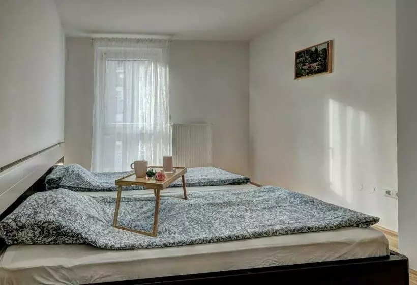 Carin Deluxe I