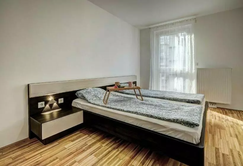 Carin Deluxe I