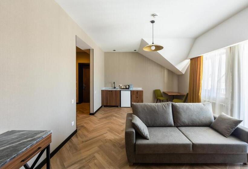 هتل Komorebi Bakuriani Resort