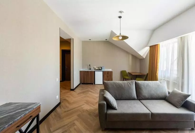 هتل Komorebi Bakuriani Resort