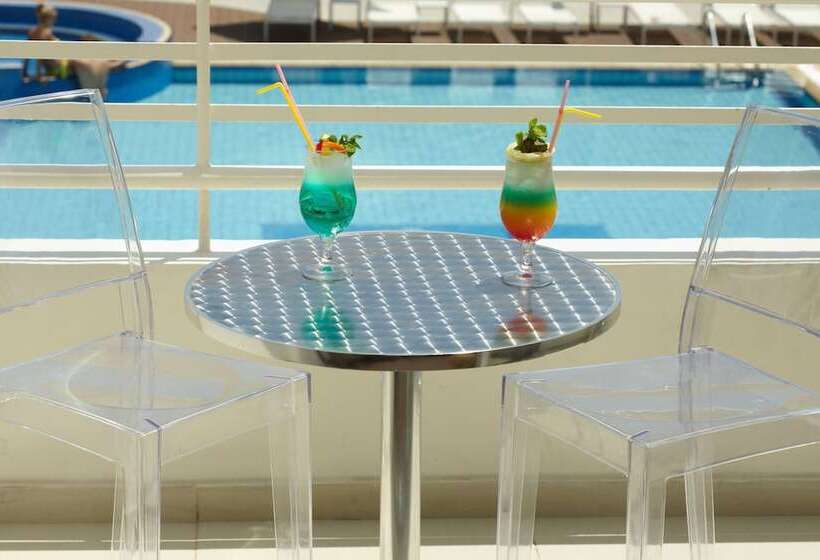 Melpo Antia Hotel & Suites