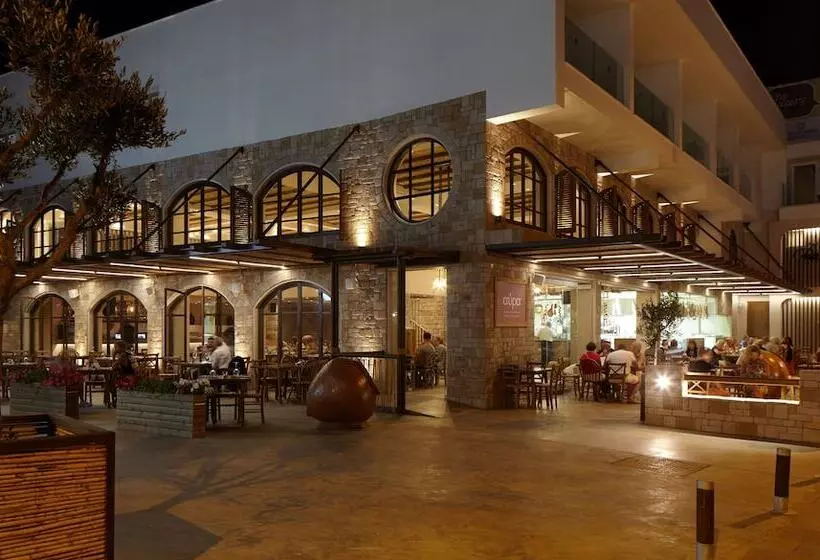 Melpo Antia Hotel & Suites