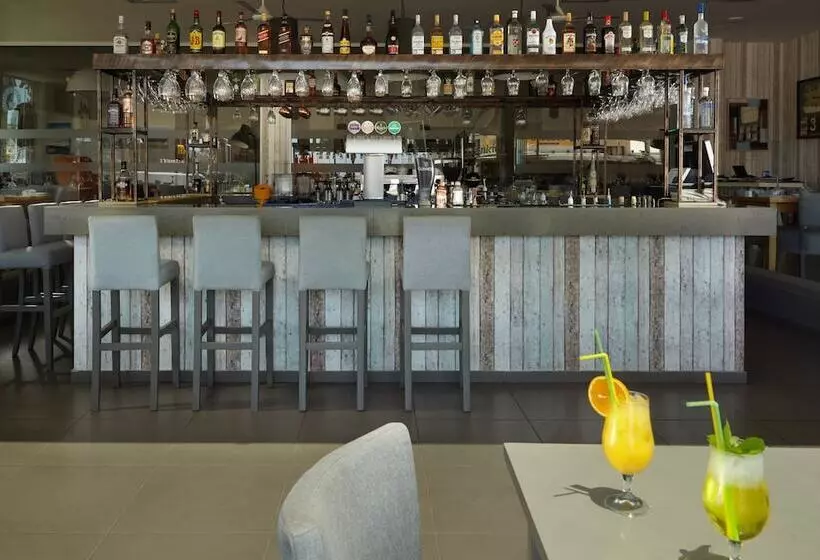 Melpo Antia Hotel & Suites