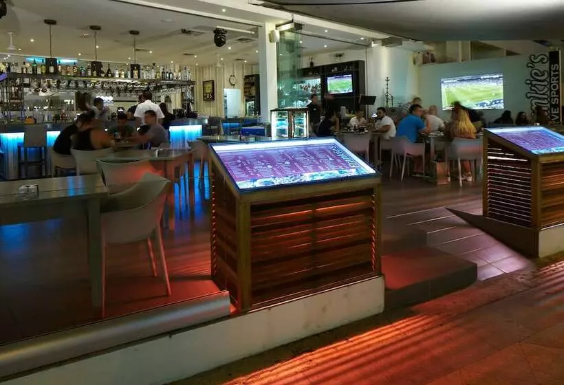 Melpo Antia Hotel & Suites