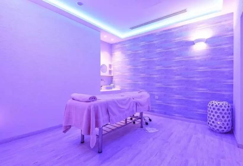 Melpo Antia Hotel & Suites