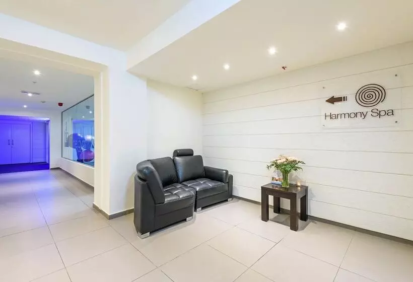 Melpo Antia Hotel & Suites