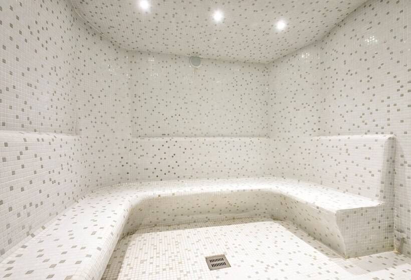 Melpo Antia Hotel & Suites