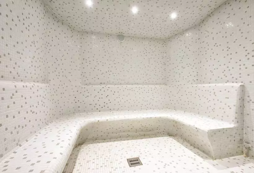 Melpo Antia Hotel & Suites