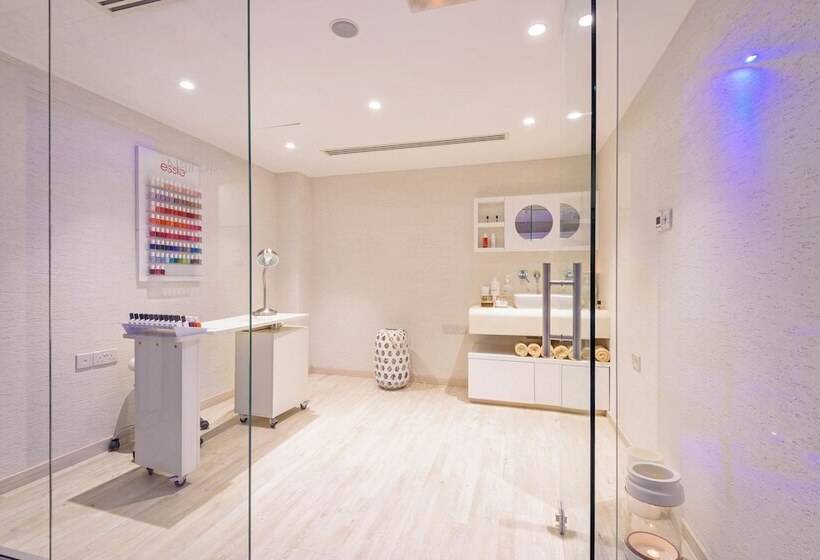 Melpo Antia Hotel & Suites