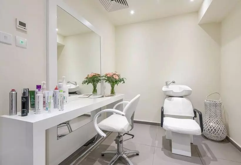 Melpo Antia Hotel & Suites