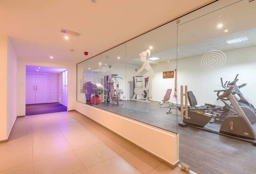 Melpo Antia Hotel & Suites