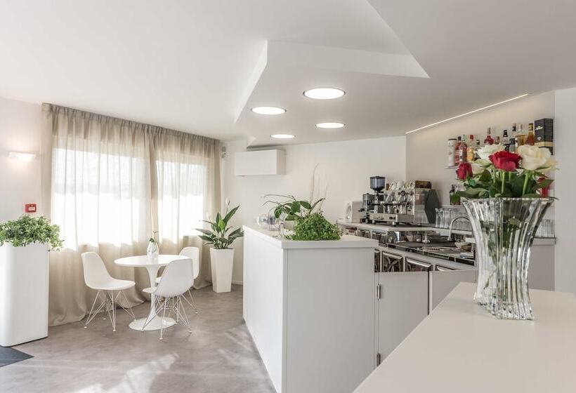 בית מלון כפרי Commodore