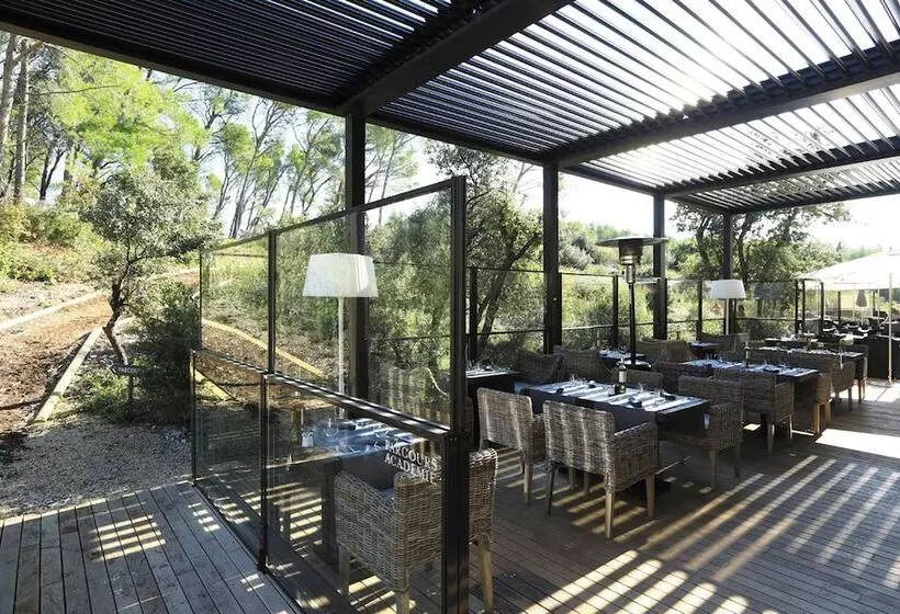 Отель Domaine De Manville