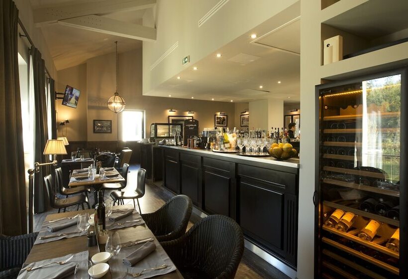 Отель Domaine De Manville