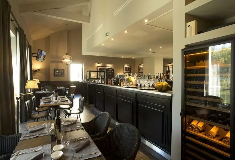 Отель Domaine De Manville