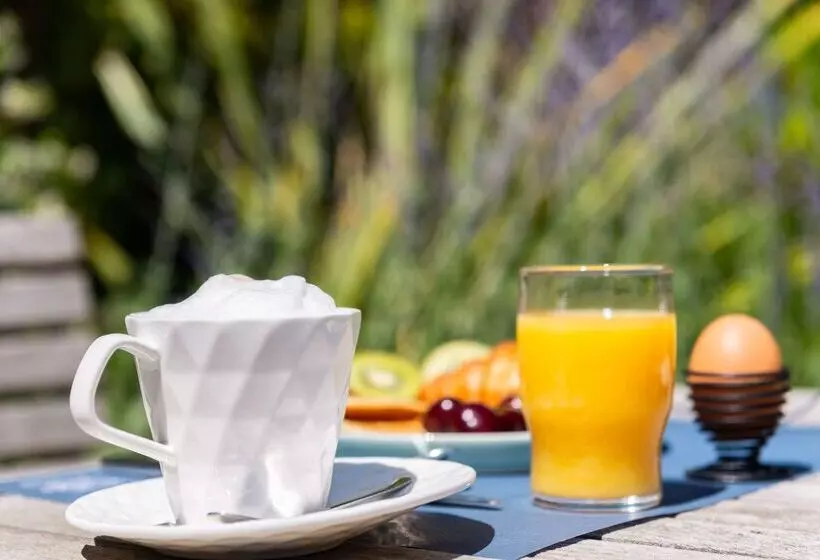 ホテル Hôtel Traiteur Les Ormes, The Originals Relais