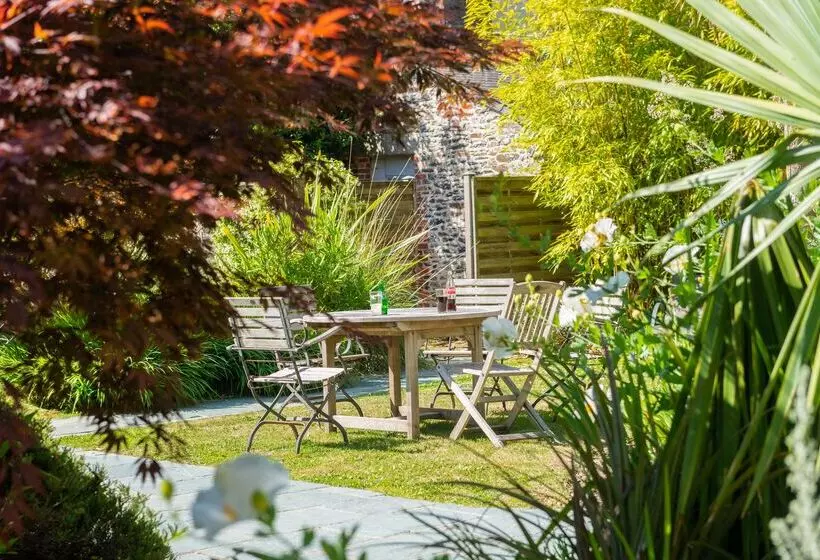 ホテル Hôtel Traiteur Les Ormes, The Originals Relais