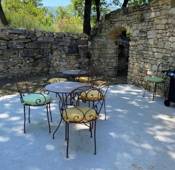 هتل Hôtel Lou Caleù Restaurant Le Rocher Des Abeilles