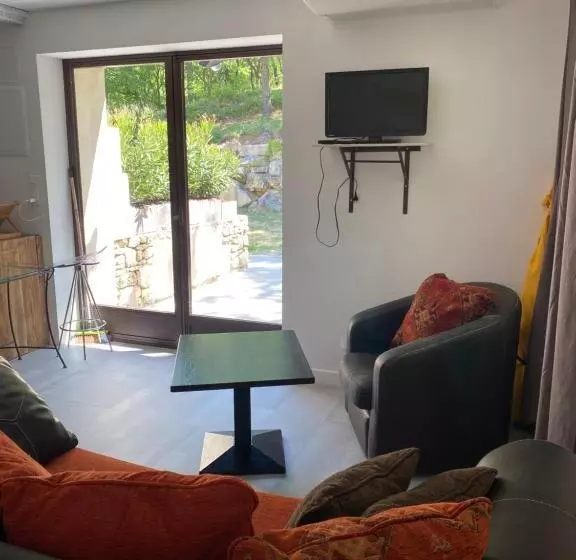 هتل Hôtel Lou Caleù Restaurant Le Rocher Des Abeilles