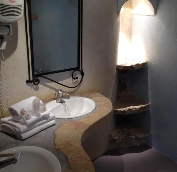 هتل Hôtel Lou Caleù Restaurant Le Rocher Des Abeilles