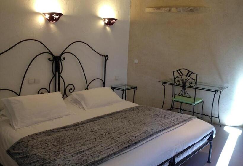 هتل Hôtel Lou Caleù Restaurant Le Rocher Des Abeilles