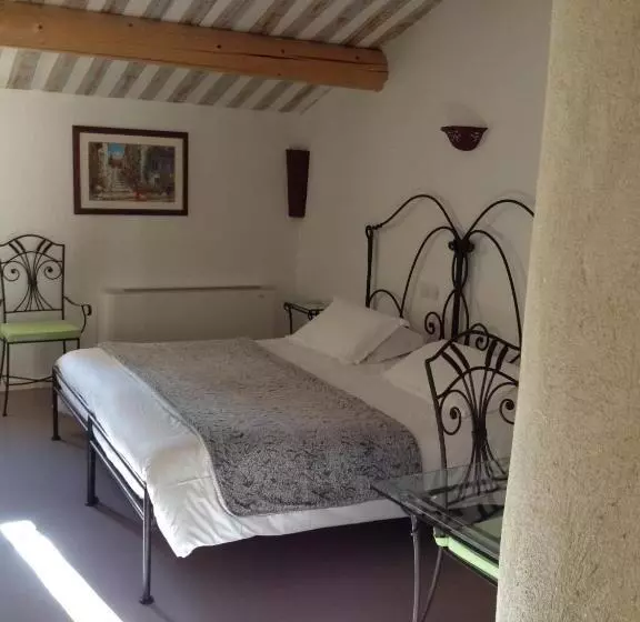 هتل Hôtel Lou Caleù Restaurant Le Rocher Des Abeilles