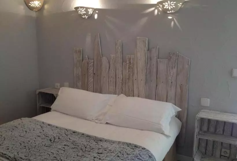 هتل Hôtel Lou Caleù Restaurant Le Rocher Des Abeilles