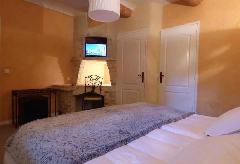 هتل Hôtel Lou Caleù Restaurant Le Rocher Des Abeilles