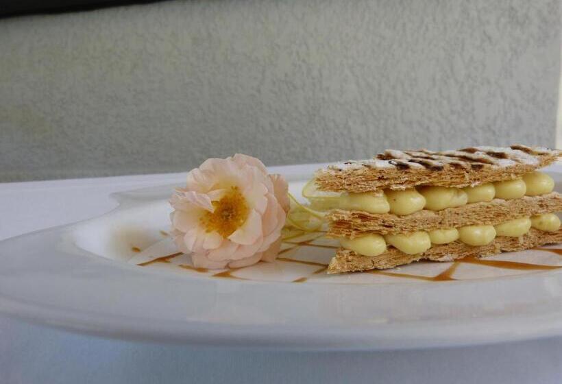 هتل Hôtel Lou Caleù Restaurant Le Rocher Des Abeilles