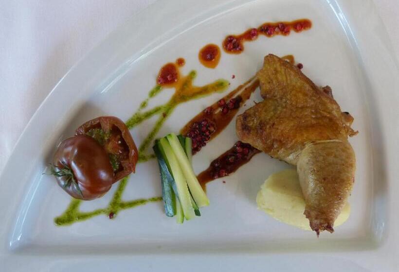 هتل Hôtel Lou Caleù Restaurant Le Rocher Des Abeilles