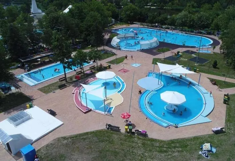 בית מלון כפרי Hungarospa Thermal