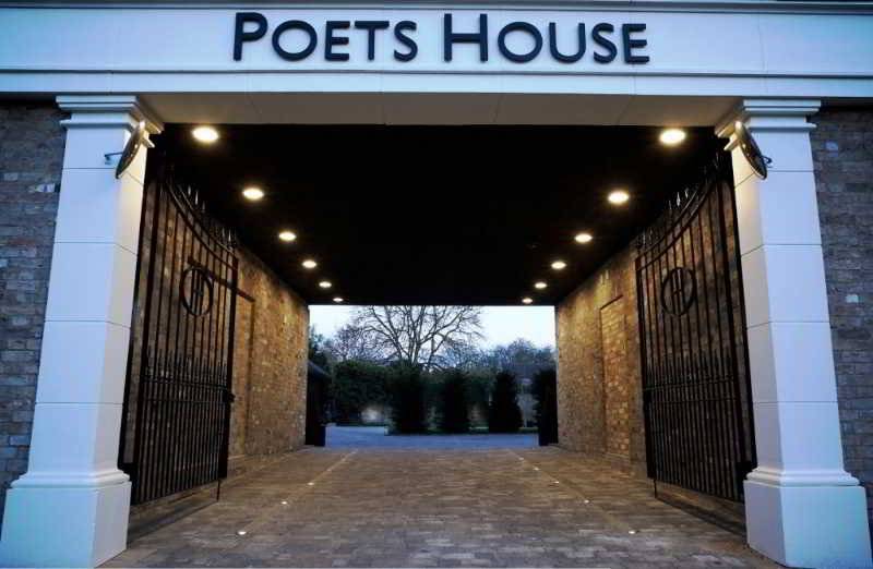 ホテル Poets House