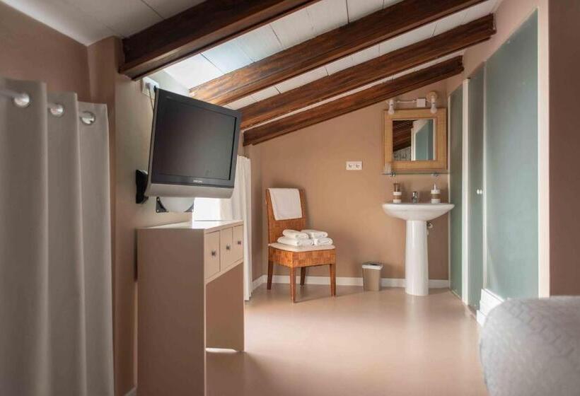 فندق ريفى Almunia