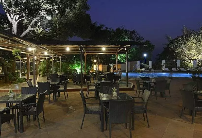 هتل The Dukes Retreat, Khandala