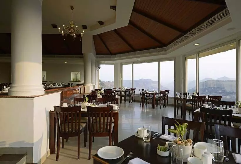 هتل The Dukes Retreat, Khandala