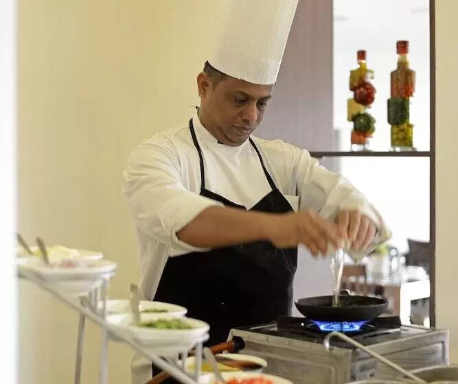 هتل The Dukes Retreat, Khandala