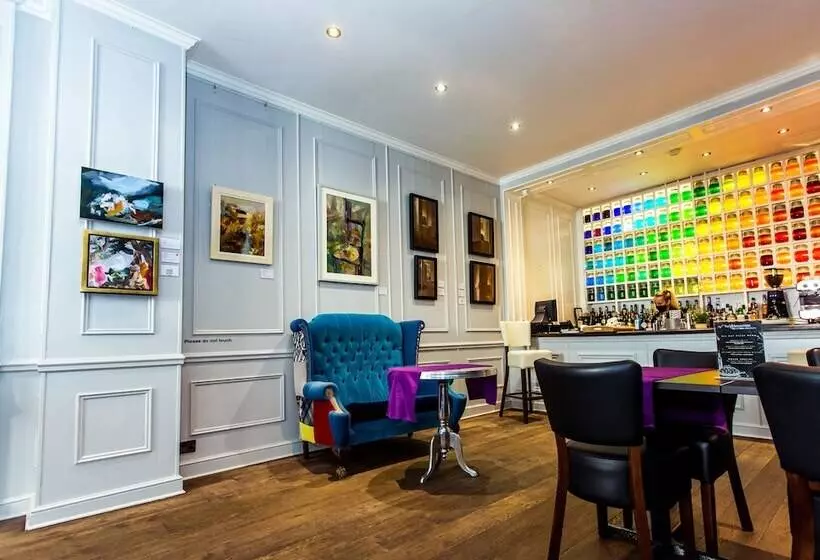 בית מלון כפרי The Exhibitionist