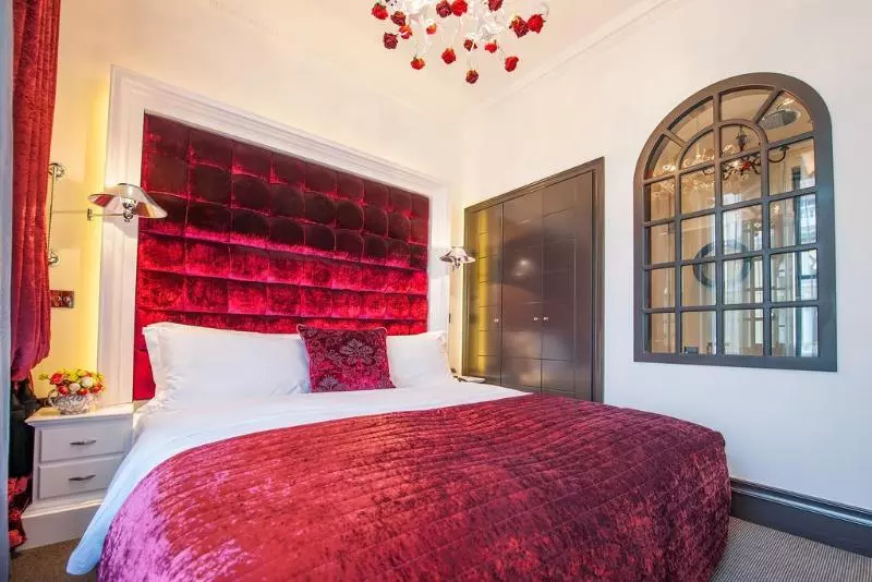 בית מלון כפרי The Exhibitionist