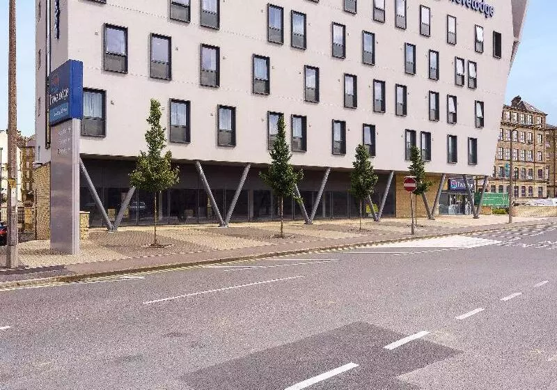 Отель Travelodge Bradford Central
