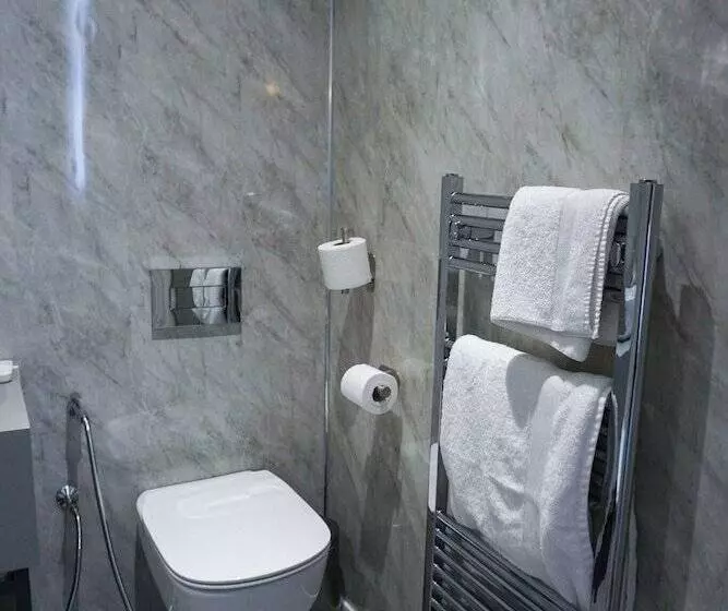 Отель Wroxall Abbey