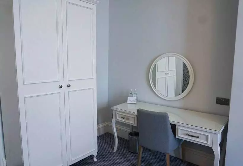 Отель Wroxall Abbey