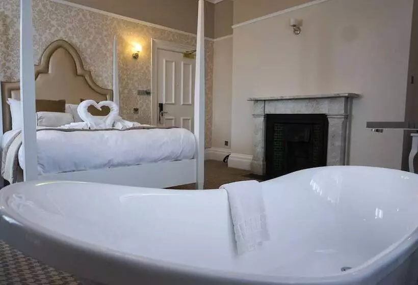 Отель Wroxall Abbey