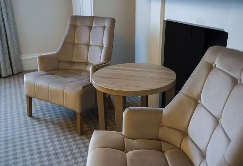 Отель Wroxall Abbey