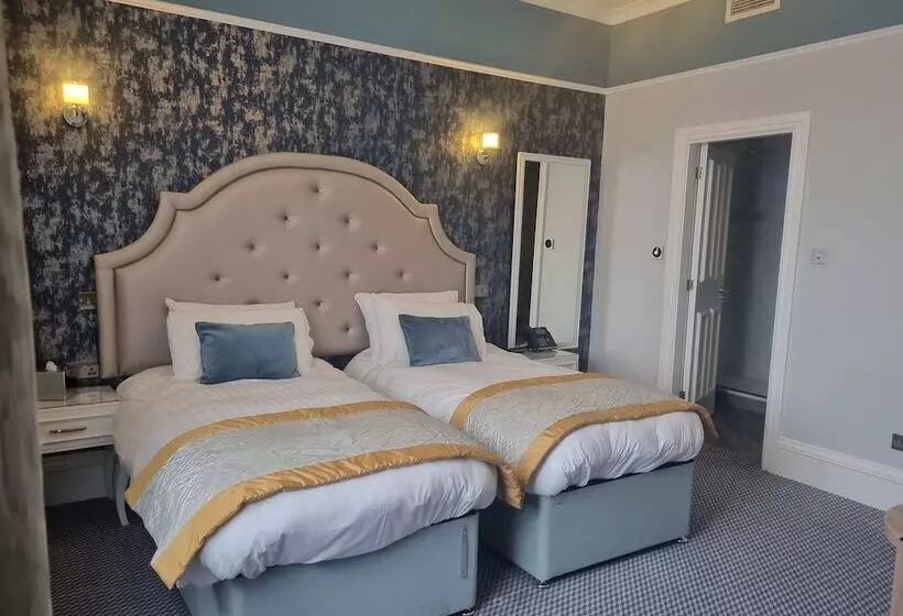 Отель Wroxall Abbey