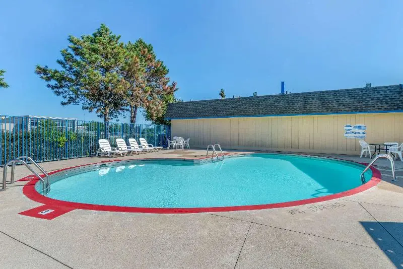 モーテル Hilliard Motor Lodge