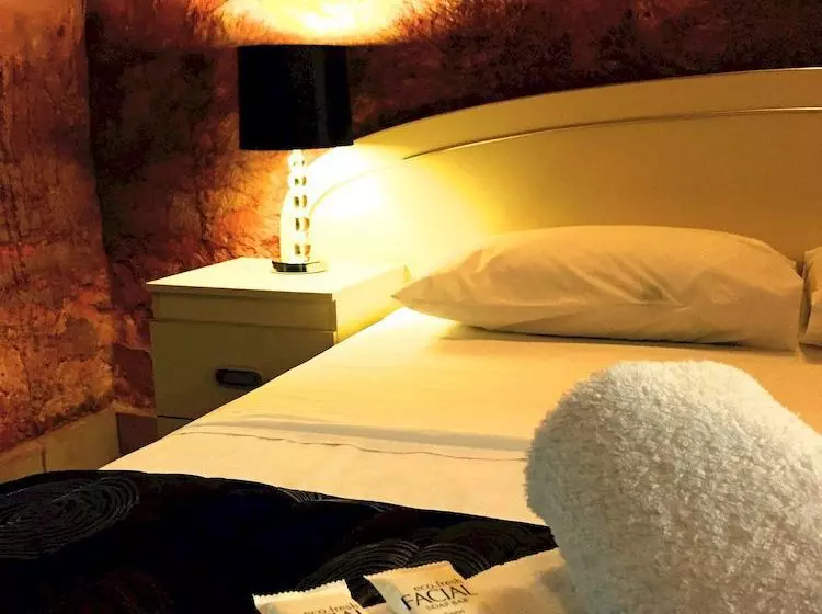 The Lookout Cave Underground Motel