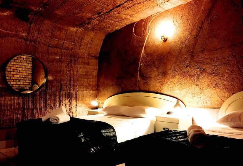 The Lookout Cave Underground Motel