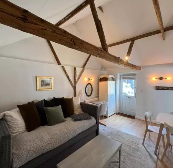 Retkeilymaja Pear & Olive Cottage