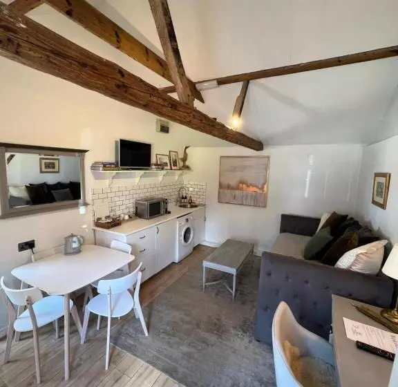 Retkeilymaja Pear & Olive Cottage